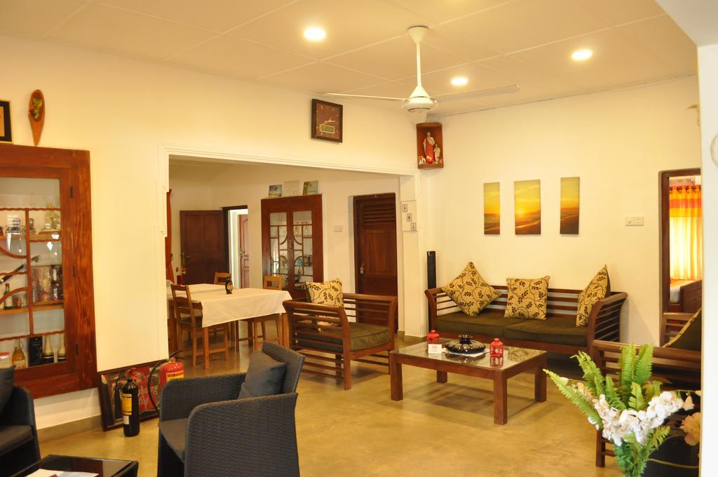 Dions Guest House Negombo Exterior foto